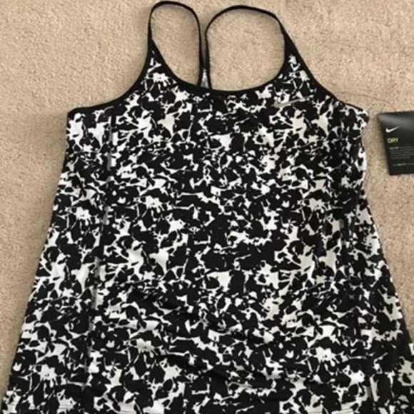 Nike size Medium NWT dryfit - Picture 1 of 2